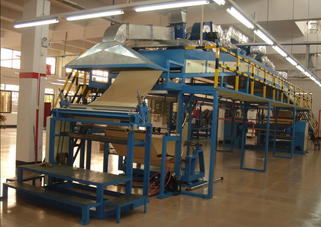 賜昌鞋廠現(xiàn)場(chǎng)不干膠自粘機(jī)、鞋材貼合機(jī)、強(qiáng)力膠貼合機(jī)、布料貼合機(jī)、泡綿貼合機(jī)、EVA貼合機(jī)