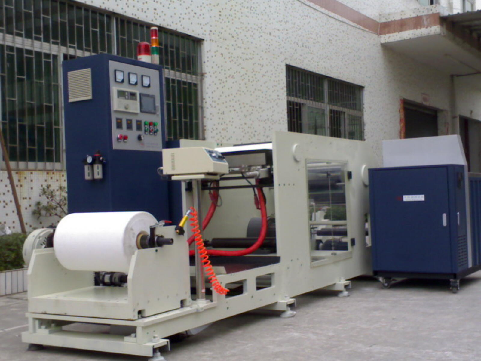 使用高溫?zé)崛勰z產(chǎn)品時熱熔膠的性能及注意特點(diǎn)