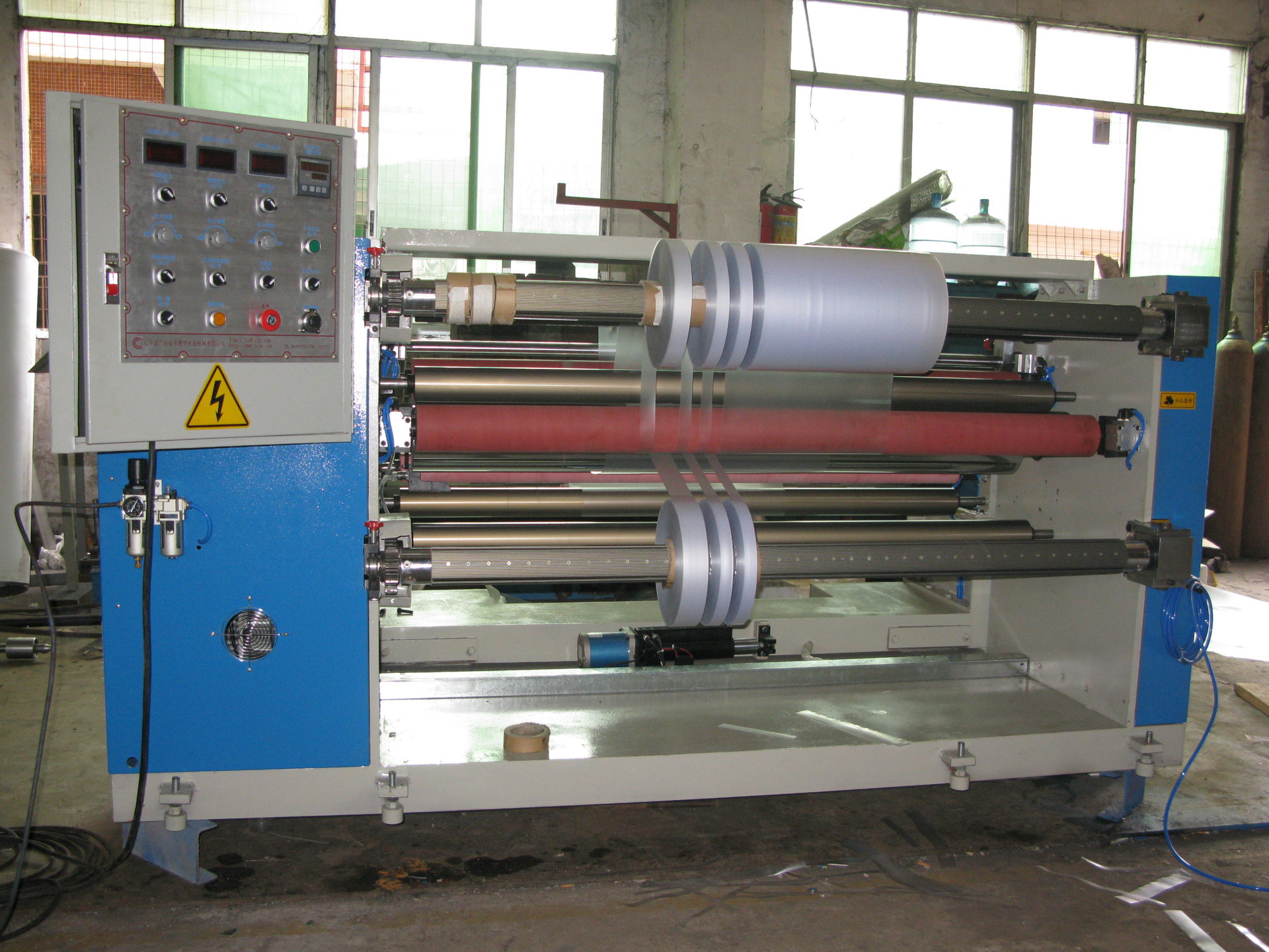 分切機(jī)是什么 ？分切機(jī)的工作原理