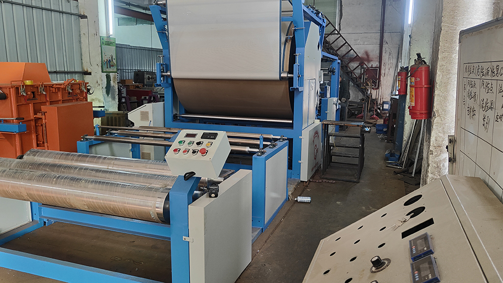 雙膠槽網(wǎng)帶的復(fù)合機具有哪些主要特點？